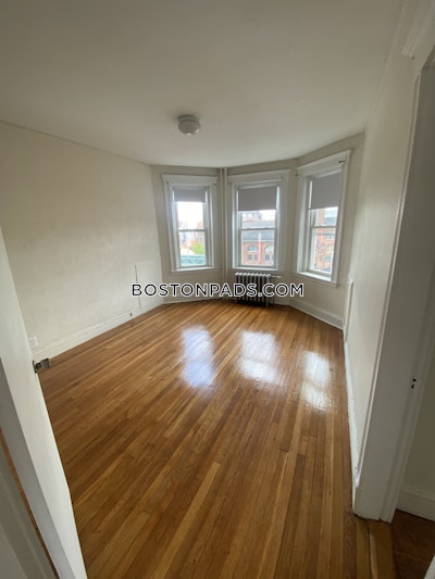 Fenway/kenmore Renovated 1 bed 1 bath available NOW on Boylston St in Fenway!  Boston - $2,695 50% Fee