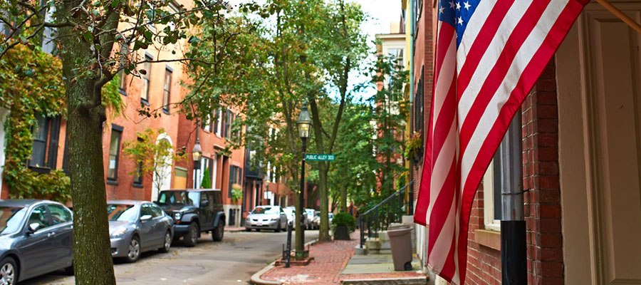 Residential parking permit sign in Beacon Hill neighborhood. Boston,  Massachusetts, USA Stock Photo - Alamy