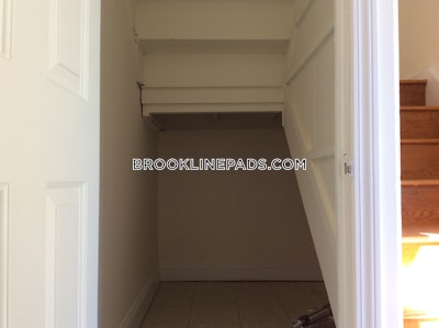 Brookline Apartment for rent 1 Bedroom 1 Bath  Chestnut Hill - $3,240 No Fee