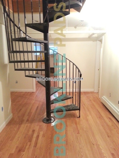 Brookline 4 Bed 2 Bath BROOKLINE- BOSTON UNIVERSITY $6,100  Boston University - $6,800 No Fee
